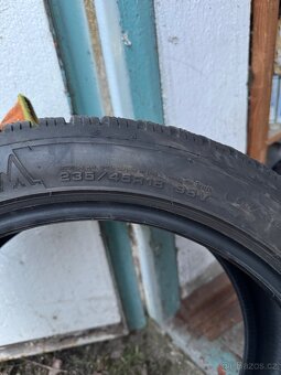 Dunlop 235/45r18 V98zimní - 4