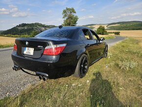 BMW E60 M5 V10 - 4