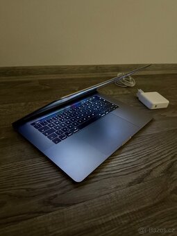 Prodám MacBook Pro 15’’ Touch Bar - 4