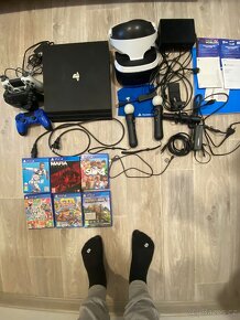 PS4 pro + VR + 3 ovladače + hry + dock - 4