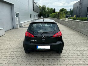 Prodám Mitsubishi Colt 1.1 55KW Na opravu (plně pojízdné) - 4