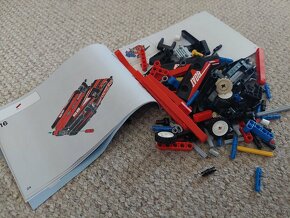 Prodám LEGO technic 42089 - 4