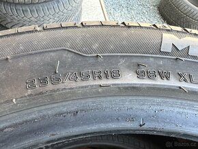 Prodám 4ks letních pneu 235/45R18 - 4