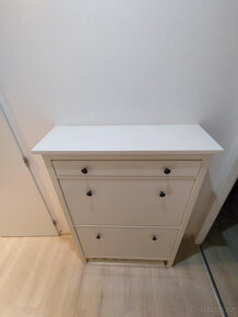 Stěhování  Rozprodávám věci Gauč,Hemnes botník, lednice - 4