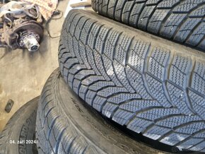 Prodám zimní pneu 235/75 r15 - 4