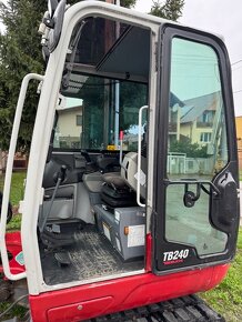 Takeuchi TB240 - 4