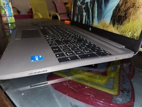 HP 250 G8 I3 1115g4 8GB 250GB - 4