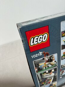 10218 LEGO Pet Shop - 4