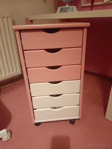 Stůl IKEA je nastavitelný a rostoucí až do vel.72cm. - 4