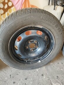 Prodám zimní pneu 195/65 r15 s disky 5x100 - 4