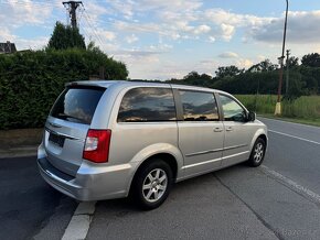 Chrysler Town Country 3,6 Penta DVD 2011 - 4