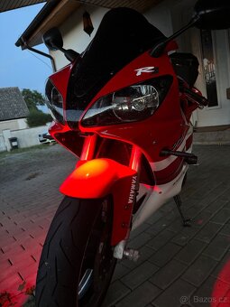 Yamaha YZF R1 - 4