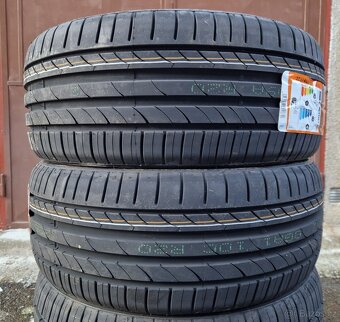 4x Nove letni pneu pneu 225/40/18..92Y...XL TRACMAX - 4