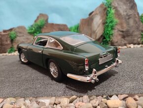 prodám model 1:18 aston martin DB5 autoart - 4