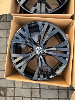 ORIGINÁL Alu Volkswagen Kalamata R18, 5x112 - TOP STAV - 4