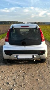 Peugeot 107, 1.0i - 50Kw, pětidveřové hezké auto. - 4