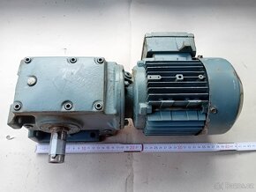 Elektromotor s převodovkou 380/220 V - 4