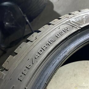 Zimní pneu 225/40 R19 93W Goodyear 7mm - 4