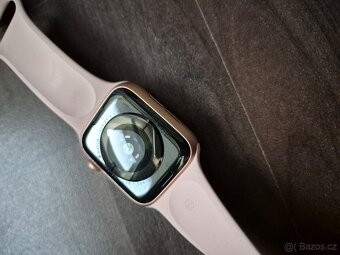 Apple Watch 4 44mm kapacita baterie 100% - 4