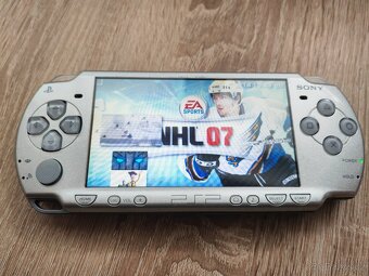 Playstation PSP 2000 - 4