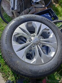 Letní pneu Kumho Crugen HP71 225/60 R17 99 V Letní

 - 4