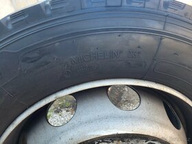 Pneu Michelin 295/60 R22,5 - 4