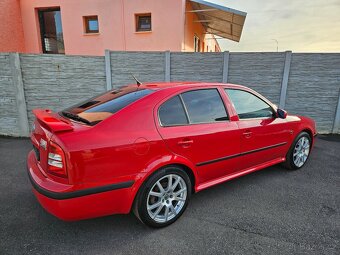 ŠKODA OCTAVIA 1.8 T RS - 4