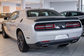 Dodge Challenger 4x4 SXT - 4