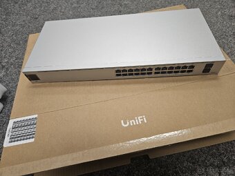 Unifi switch USW-24 - 4