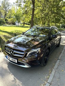 Mercedes GLA 220d 4MATIC Střešní okno - 4