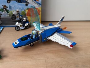 Lego City 60208 - Zatčení zloděje s padákem - 4