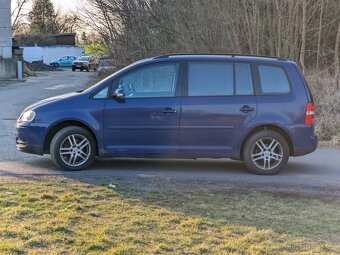 Volkswagen Touran, 1.6 FSI, 85kW, 7 míst. - 4