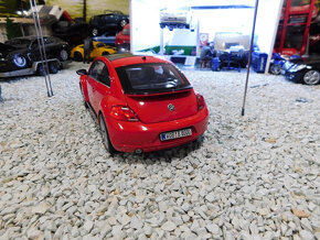 model auta 1:18 VW New beetle od Welly - 4