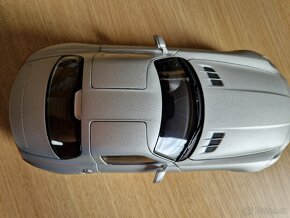 1/18 Mercedes SLS AMG 2010 Minichamps stříbrný - 4