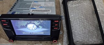 VW RCD360C Apple CarPlay 6.5" LCD Polo 6C - 4