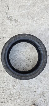 1x Pirelli 255/35 R19 - 4