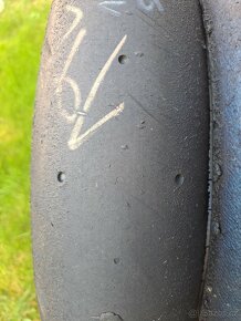 Prodám krásnou sadu Pirelli 120/70-17+180/60-17 - 4