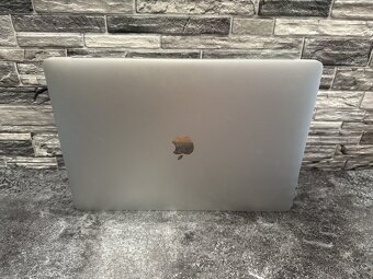 CTO MacBook Pro 15" 2017 i7 / 16GB / 500GB / Pro 555 - 4