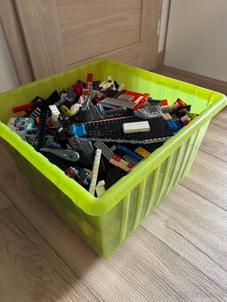 Prodám Lego, váha 24,7 kilo s boxy - 4