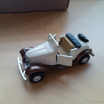 Prodám kovový model 1:43 Ford Roadster - 4