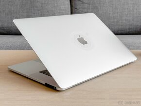 Apple MacBook Pro 15" (2017) - i7 2,90GHz, 16GB, 512GB, R560 - 4