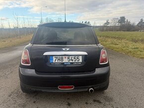 Mini Cooper 1,6 88 kW Automat stylový hatchback v perfektním - 4