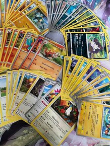 Balíček 180 ks originálních Pokémon karet - 4