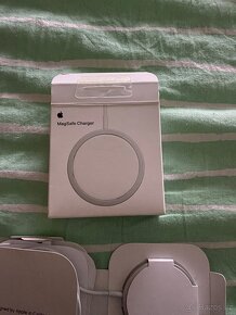 Apple MagSafe Charger - 4