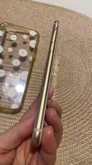 iPhone 8 64GB gold, top stav - 4