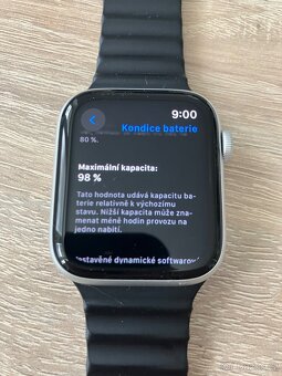 Apple Watch SE 44mm Stříbrný hliník s ledově modrým provléka - 4