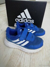 Tenisky Adidas Tensaur. Vel 26. - 4