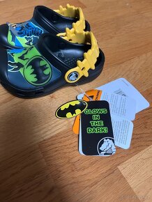 CROCS Batman CC Kids ve velikosti EUR 22/24 (C6/7) - svítící - 4