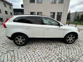 VOLVO XC60 2.4D5 158KW 4x4 AUTOMAT-NAVI-Bi XEN-VYHŘEV-PDC - 4