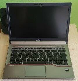 Fujitsu Lifebook E746 / i7-6500U / 8 GB RAM / 256 GB SSD - 4